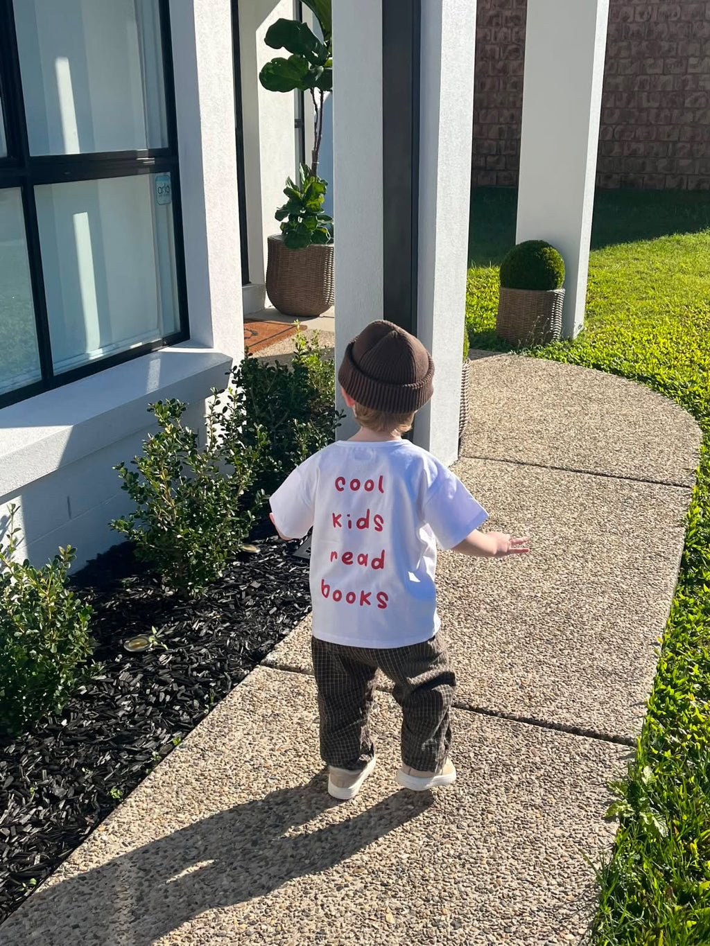 COOL KIDS READ BOOKS TEE