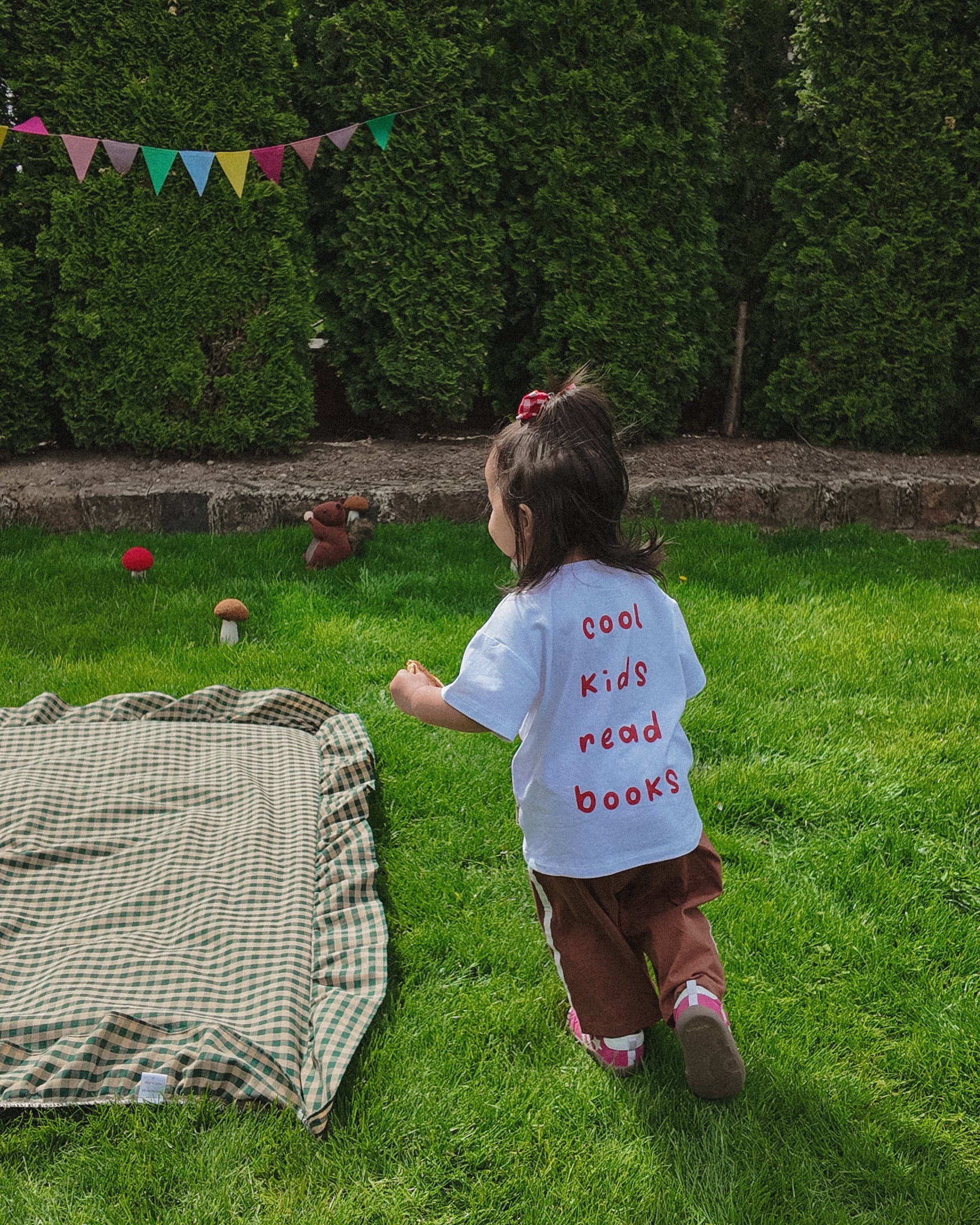 COOL KIDS READ BOOKS TEE