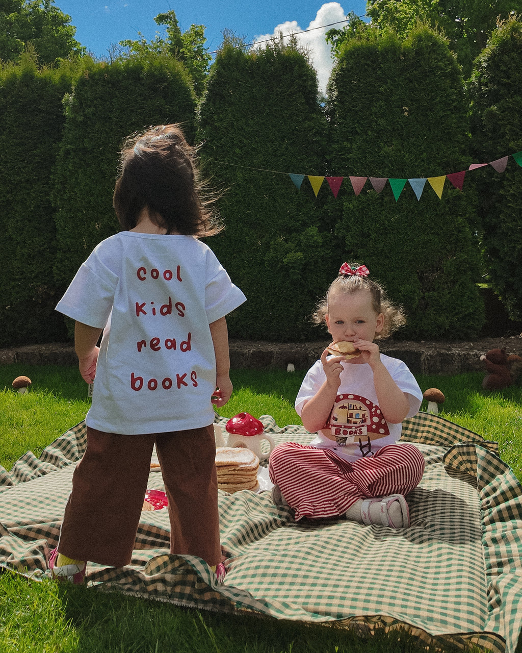 COOL KIDS READ BOOKS TEE