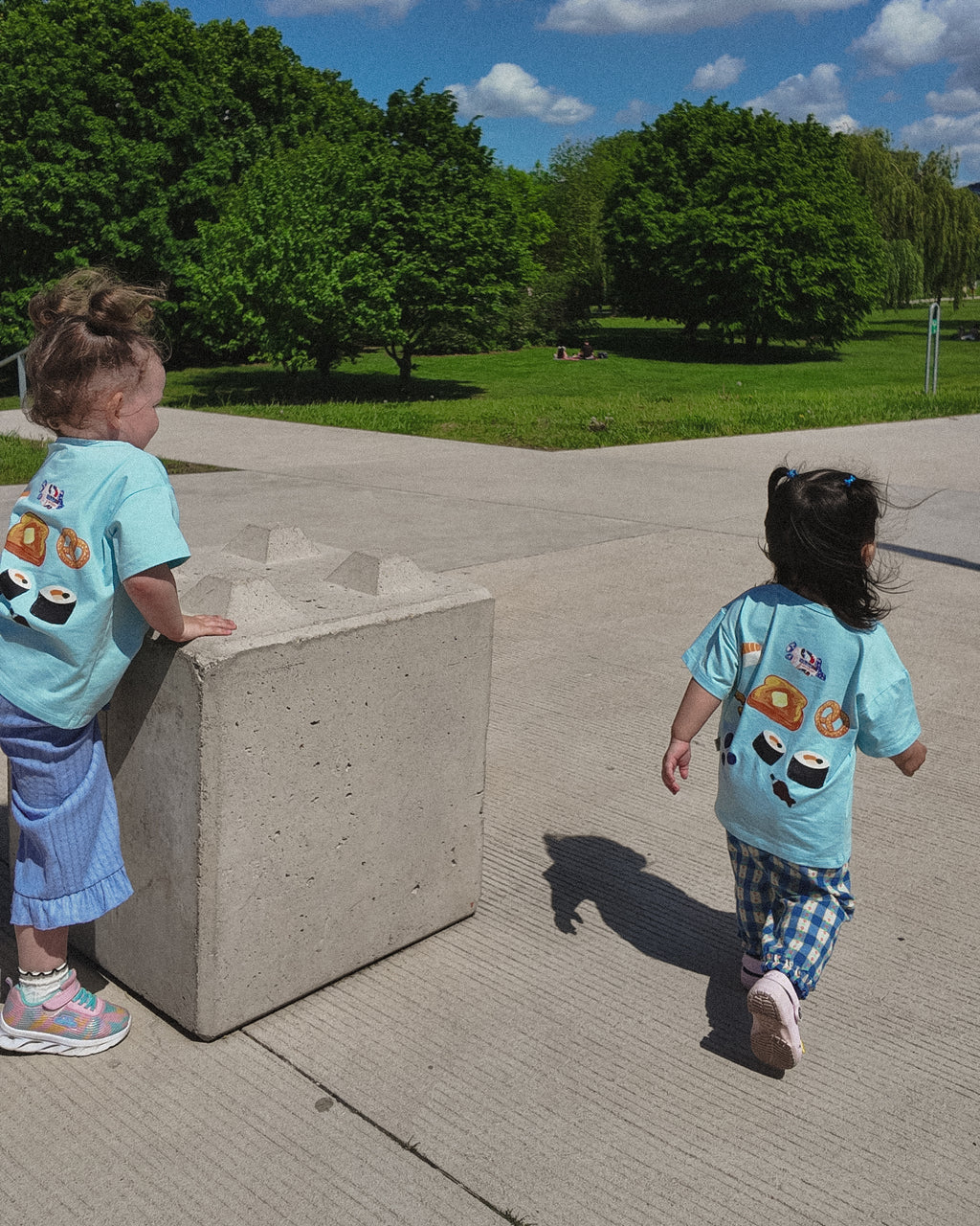 SNACKS & NAPS TEE