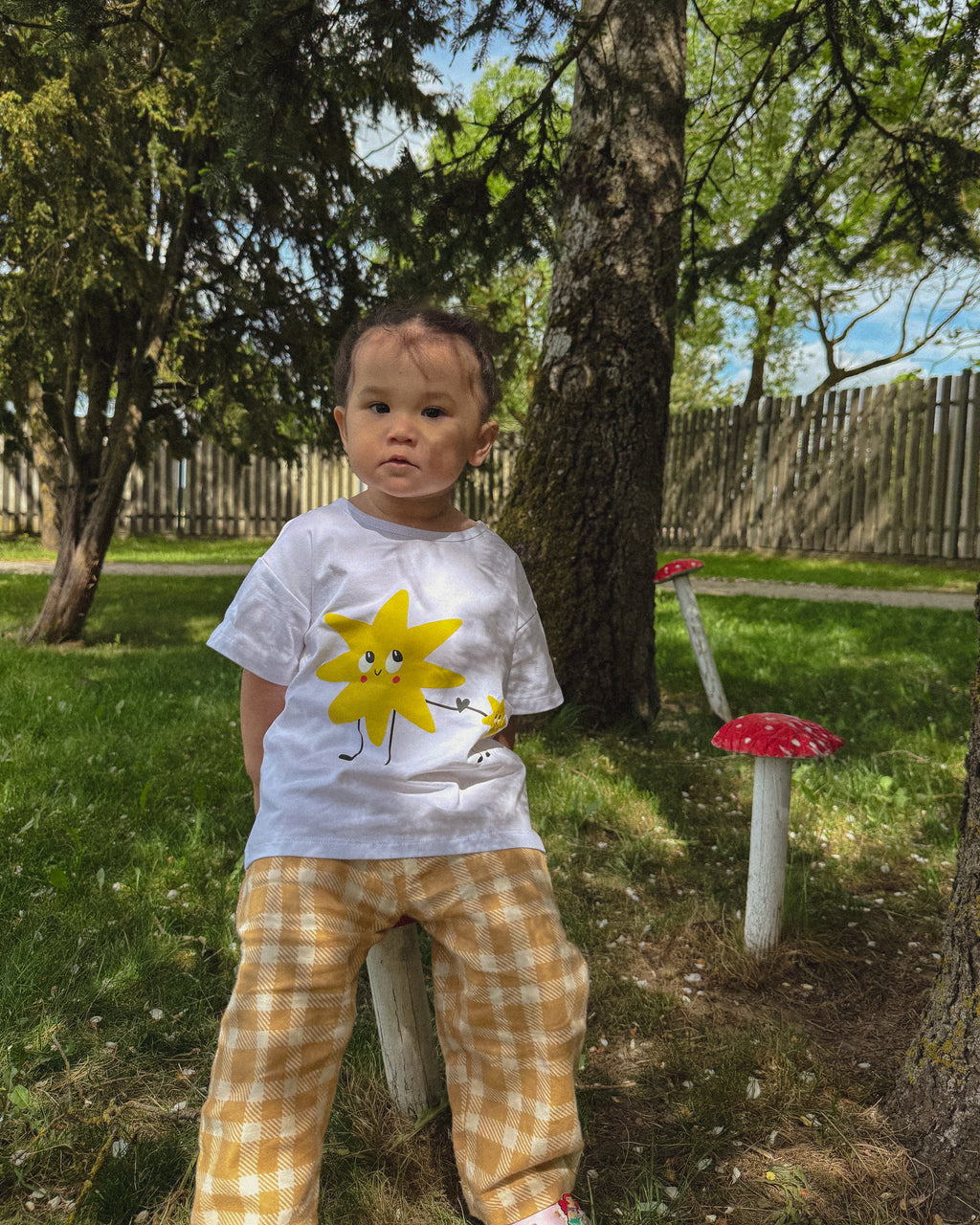 COUNTING MY LUCKY STARS TEE